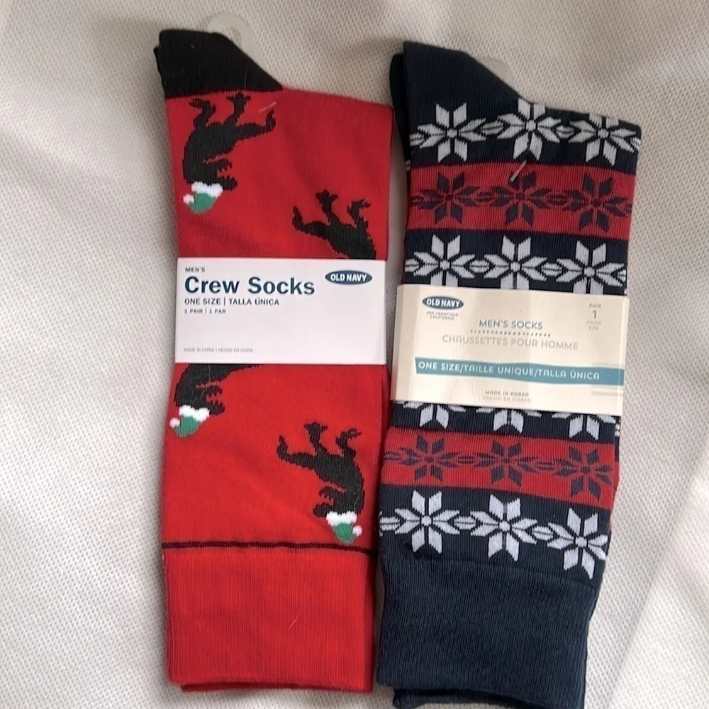 NEW!!! Men’s 2 Pair Cotton Blend Winter Holiday Novelty Socks One Size